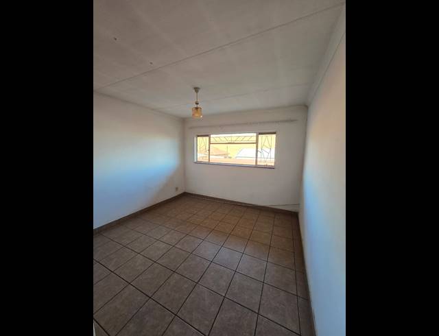 2 BEDROOM FLAT TO LET IN VEREENIGING CENTRAL